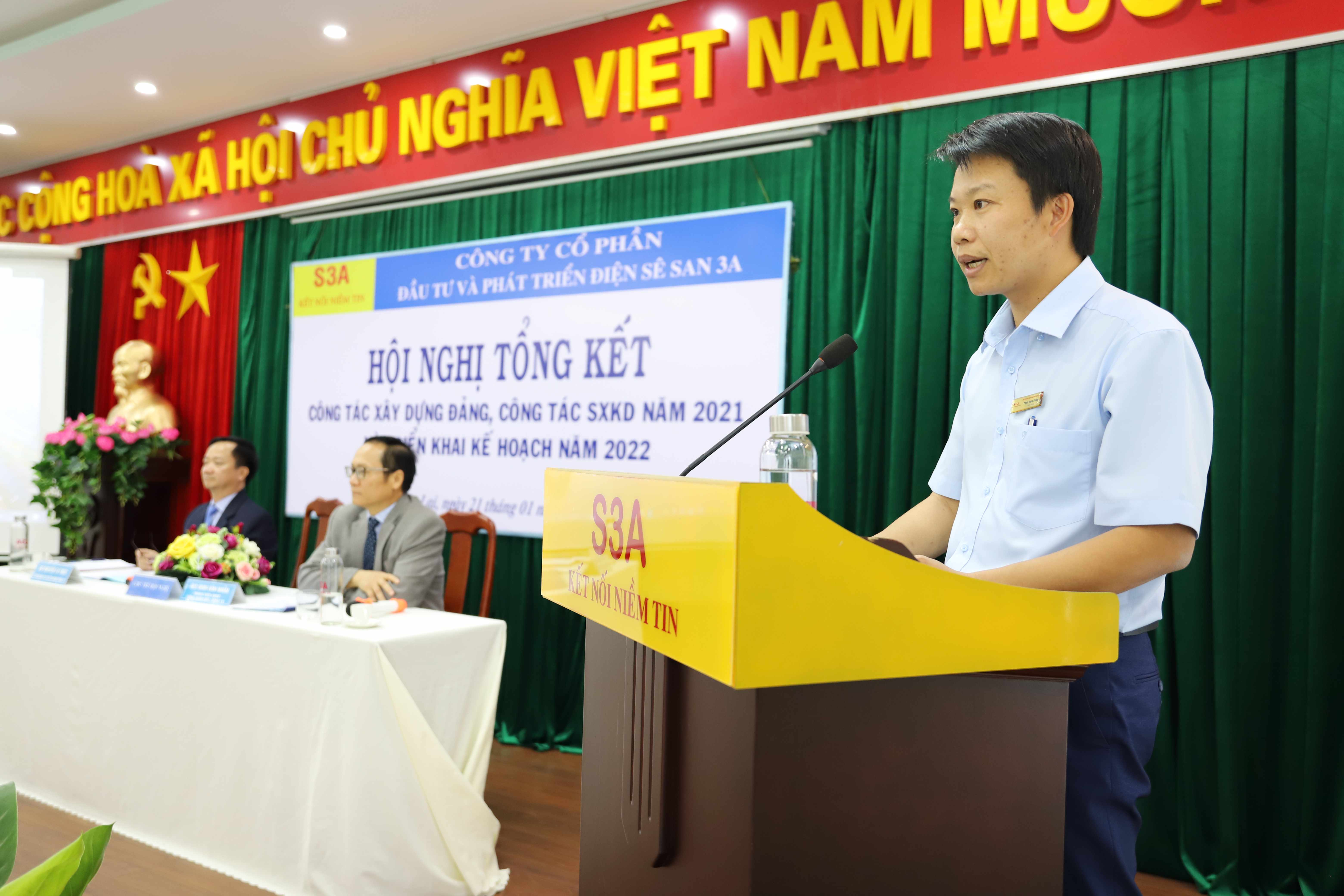 Ông Phạm Trung Phong - Trưởng phòng Kinh tế - Kế hoạch tham luận tại Hội nghị