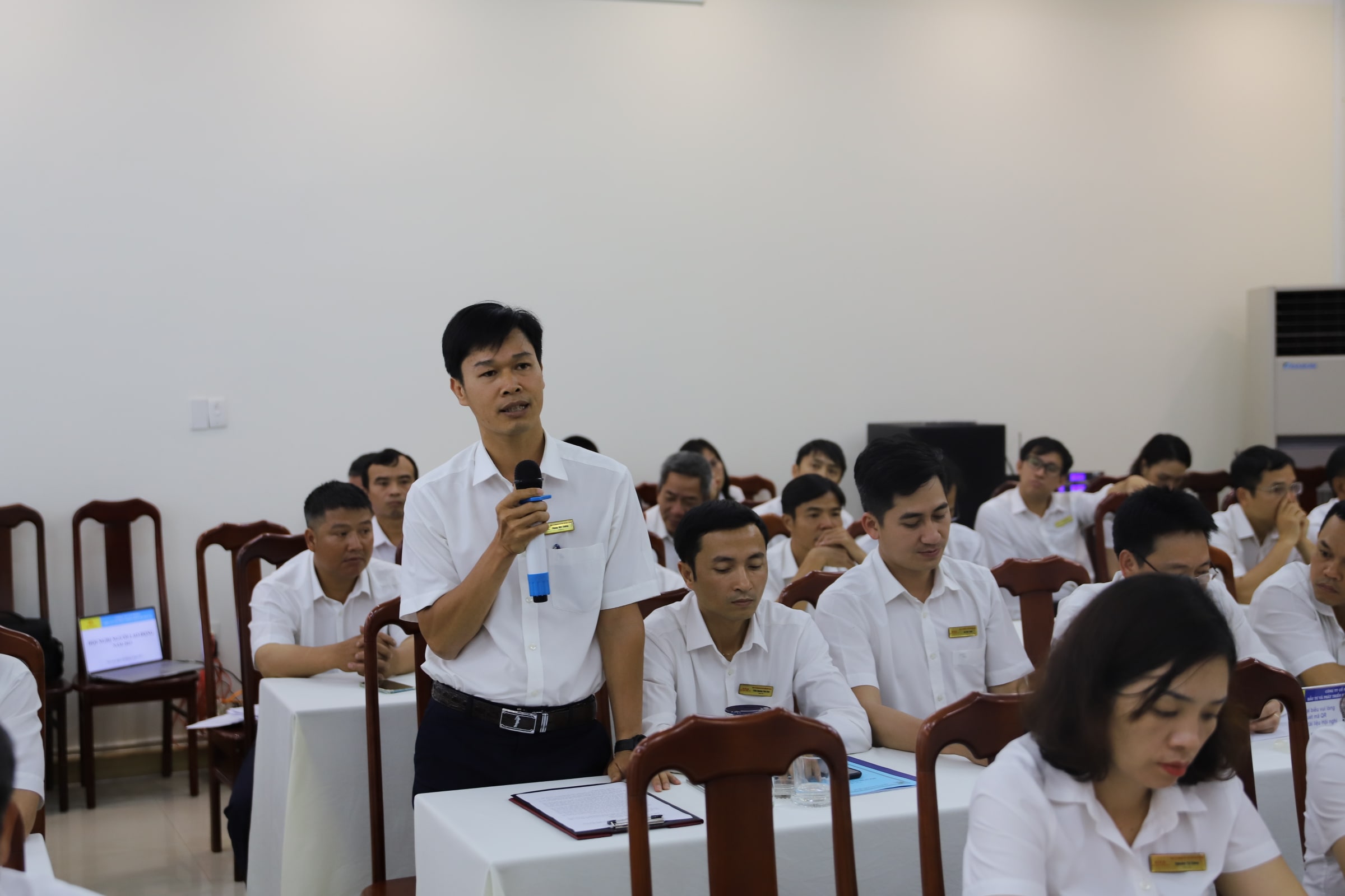 Ông Phùng Việt Cường - Trưởng ca vận hành phát biểu ý kiến