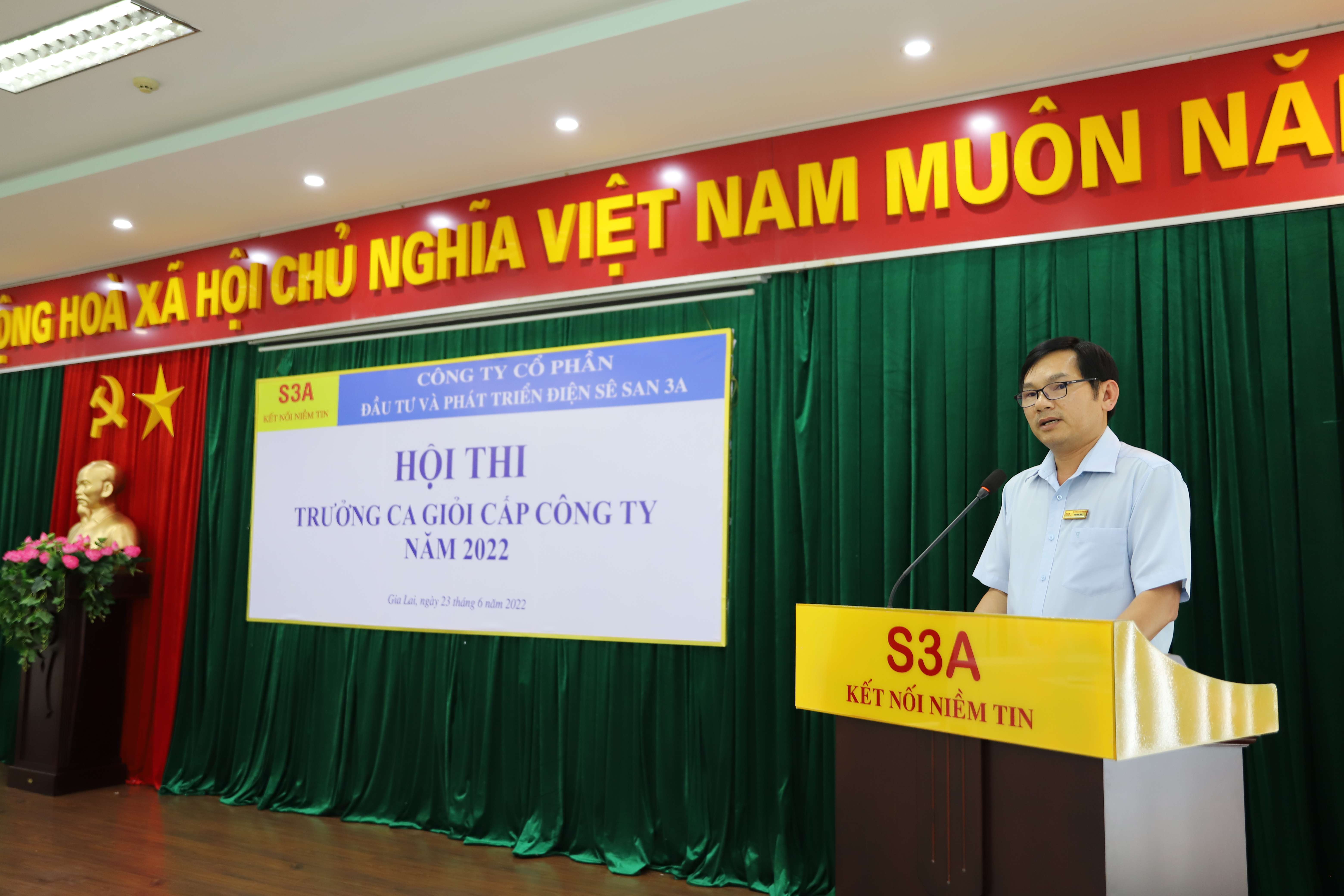 Ông Trần Văn Viên - Chủ tịch Công đoàn Công ty phát biểu tại Lễ khai mạc