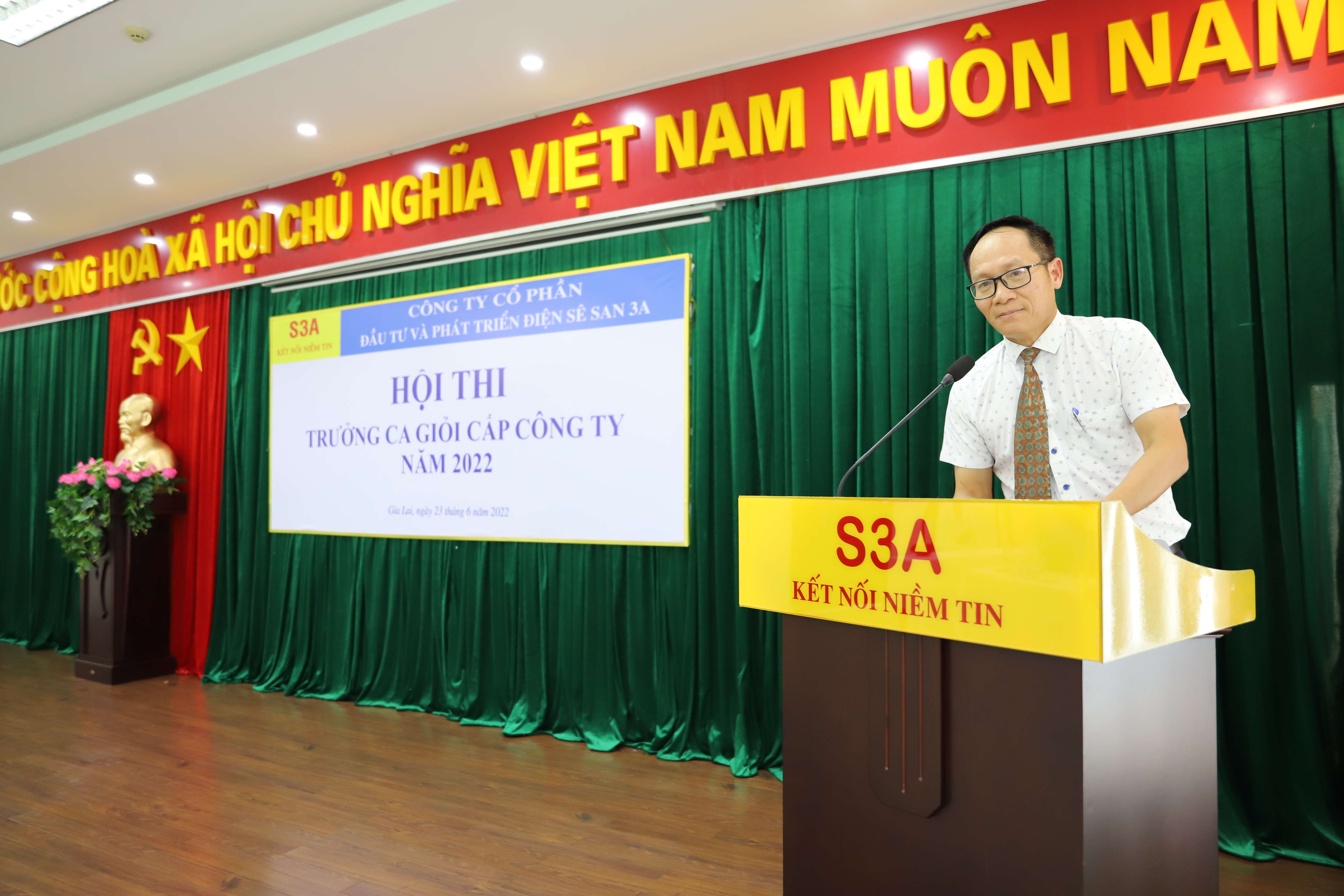 Ông Đinh Văn Nhẫn - Tổng giám đốc Công ty phát biểu tại Lễ khai mạc